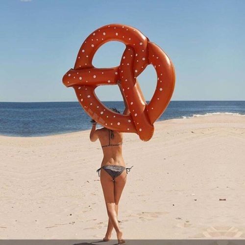 Grande pane acqua divertimento PVC gonfiabile pretzel galleggiante anello piscina galleggianti per adulti