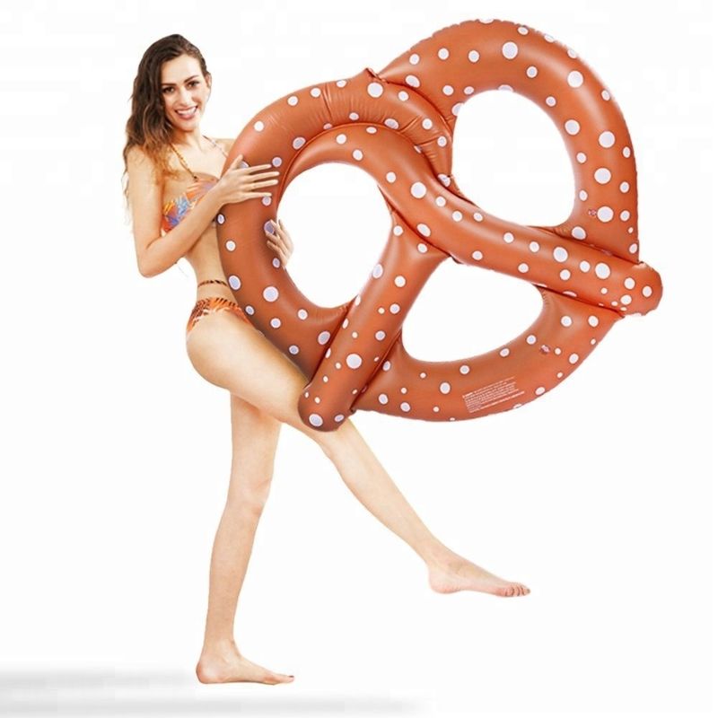 Grande pane acqua divertimento PVC gonfiabile pretzel galleggiante anello piscina galleggianti per adulti