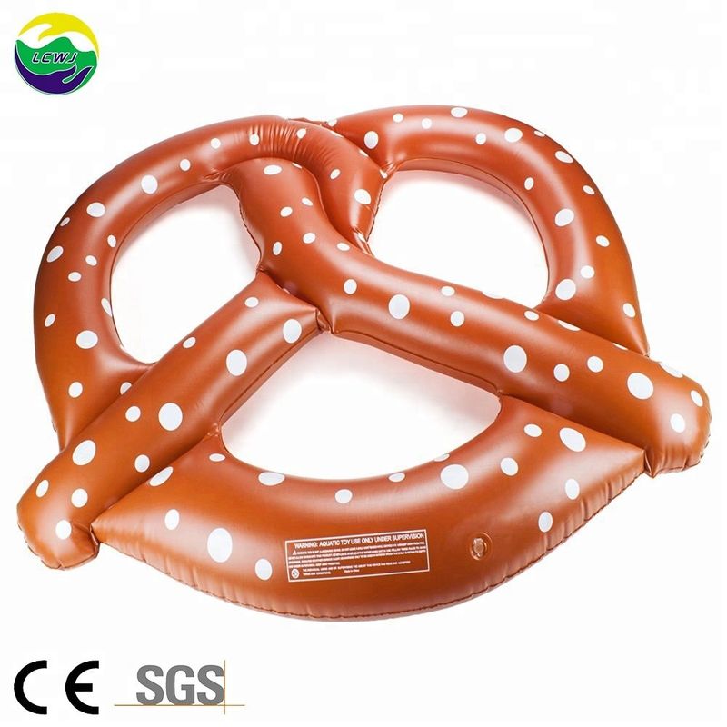 Grande pane acqua divertimento PVC gonfiabile pretzel galleggiante anello piscina galleggianti per adulti