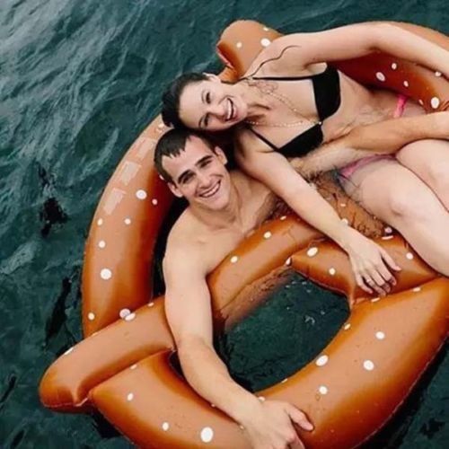 Grande pane acqua divertimento PVC gonfiabile pretzel galleggiante anello piscina galleggianti per adulti