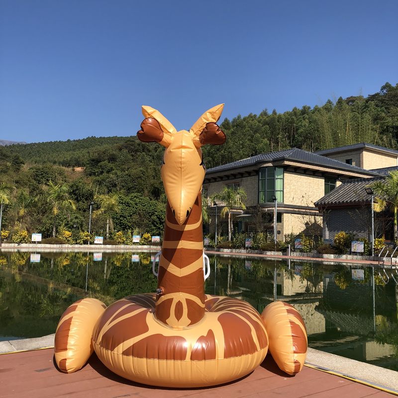 Bagno gonfiabile Giraffa Piscina 0,32 mm Decorazione galleggiante Piscina gonfiabile gigante