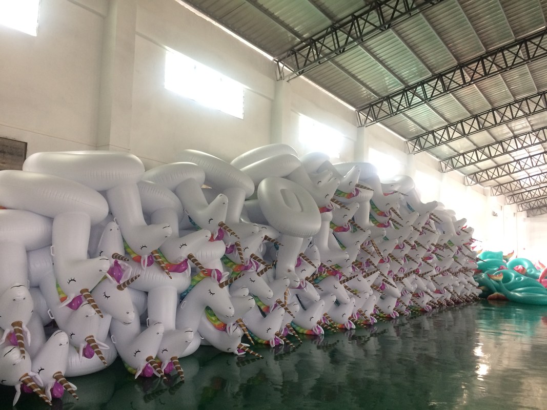 OEM Rideable gonfiabile piscina galleggiante Ride On gonfiabile unicorno piscina lounge giocattolo