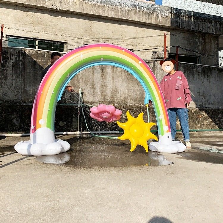 Sprinkler a palla gigante gonfiabile da 6 piedi di acqua Rainbow Arch Toy per bambini