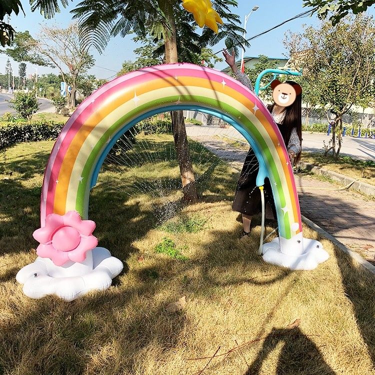 Sprinkler a palla gigante gonfiabile da 6 piedi di acqua Rainbow Arch Toy per bambini