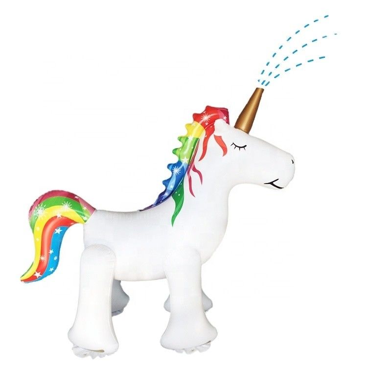 Giocattoli a spruzzatore gonfiabili giganti a forma di unicorno per bambini