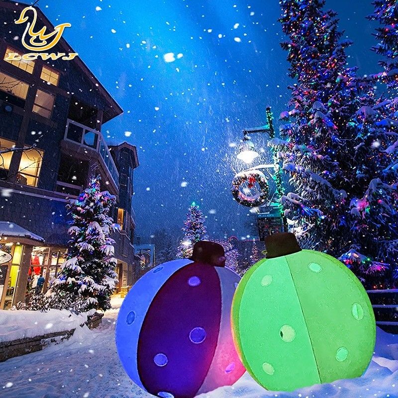 Ornamento per giocattoli gonfiabili da 60 cm per all'aperto Decorato Pvc Palline gonfiabili di Natale con luce