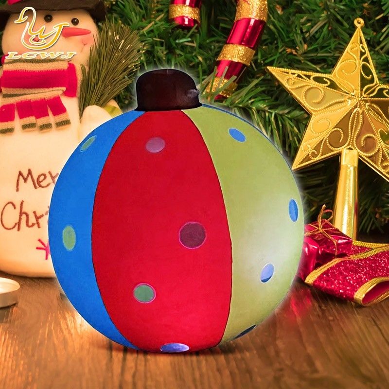 Ornamento per giocattoli gonfiabili da 60 cm per all'aperto Decorato Pvc Palline gonfiabili di Natale con luce